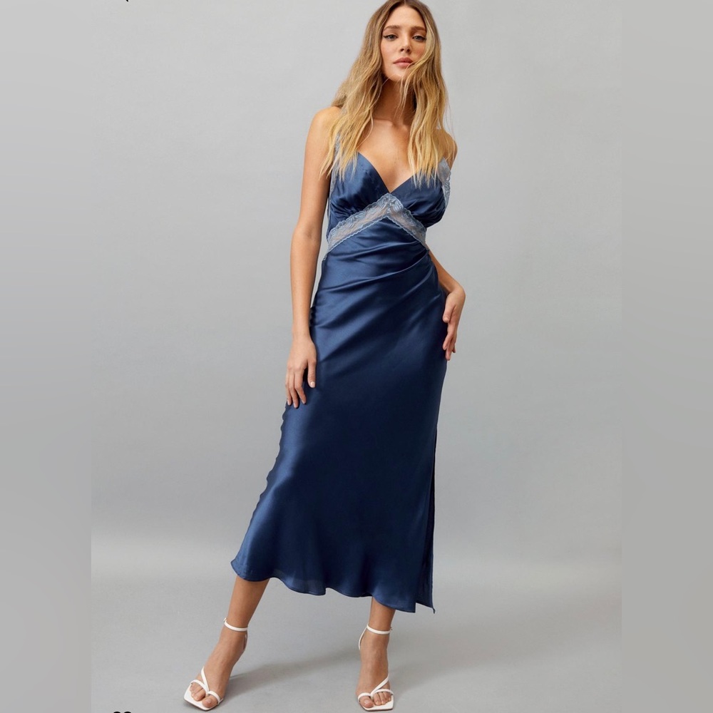Midi Satin dress with lace trim